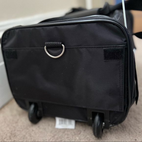 Like new Sherpa on Wheels pet carrier - Picture 2 of 7
